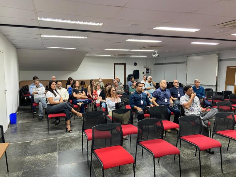 Auditores no plenário da assembleia de fundação da AudTCE/BA, julho de 2025