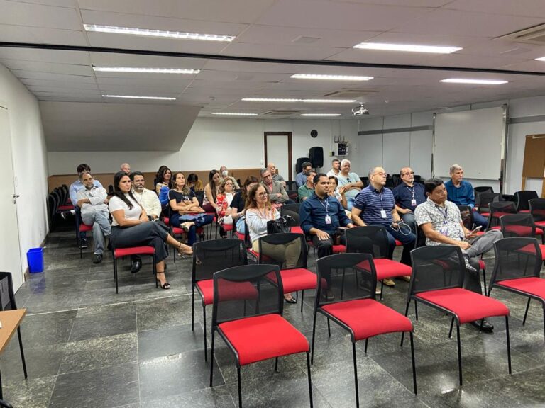 Auditores no plenário da assembleia de fundação da AudTCE/BA, julho de 2025
