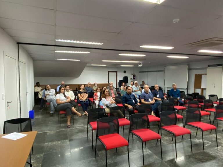 Auditores no plenário da assembleia de fundação da AudTCE/BA, julho de 2025
