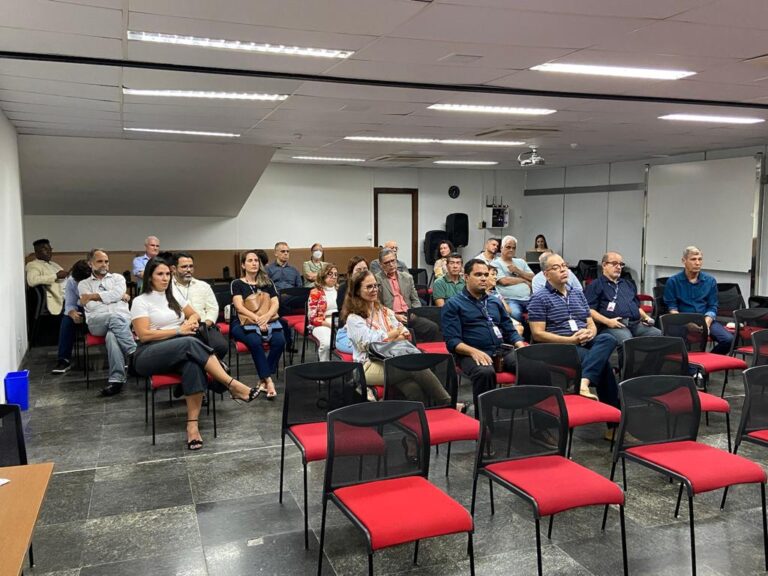 Auditores no plenário da assembleia de fundação da AudTCE/BA, julho de 2025