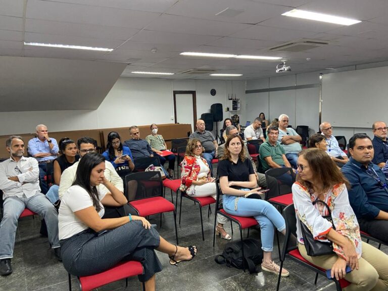 Auditores no plenário da assembleia de fundação da AudTCE/BA, julho de 2025